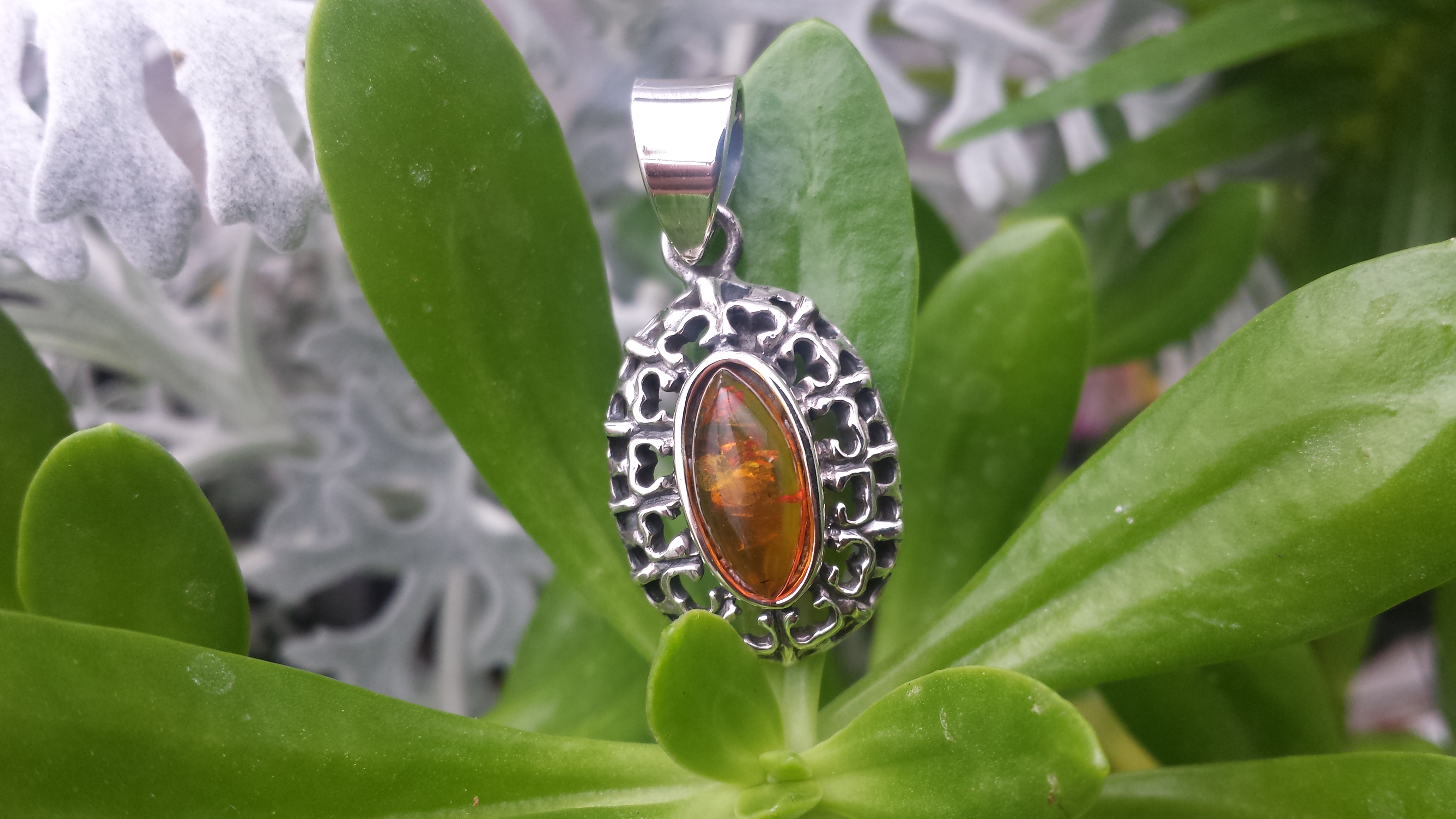 REAL AMBER PENDANT WITH SOLID 925 STERLING SILVER 5.1G